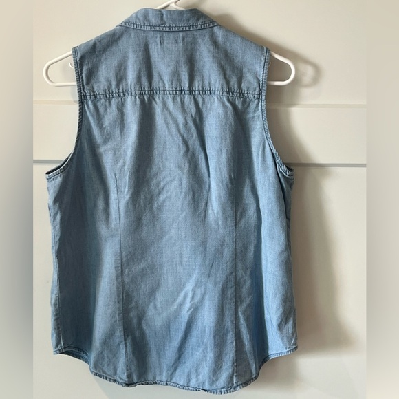 JCREW chambray sleeveless shirt size medium. - Picture 3 of 3